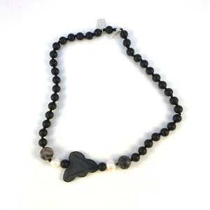 Black & White 18"